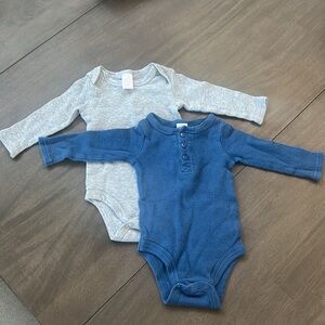 Baby Kiss 2 thermal long sleeve Onsie size 6-9 months